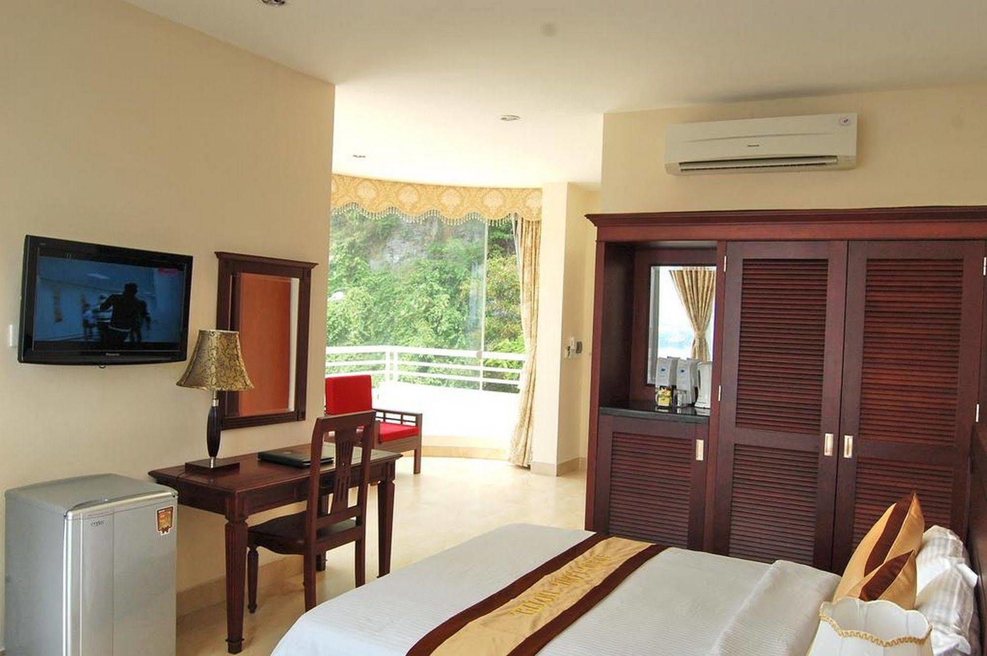 Hung Long Harbour Hotel Cat Ba Dong Khe Sau Exteriér fotografie
